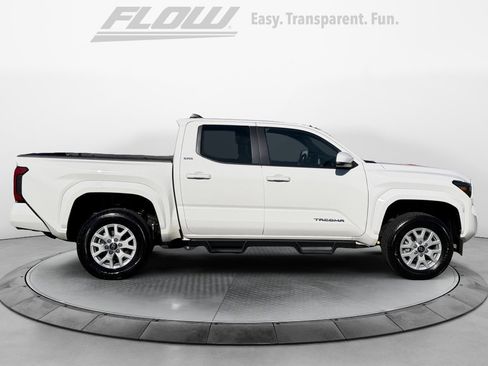 Used 2025 Toyota Tacoma SR5 AWD/4WD image 10