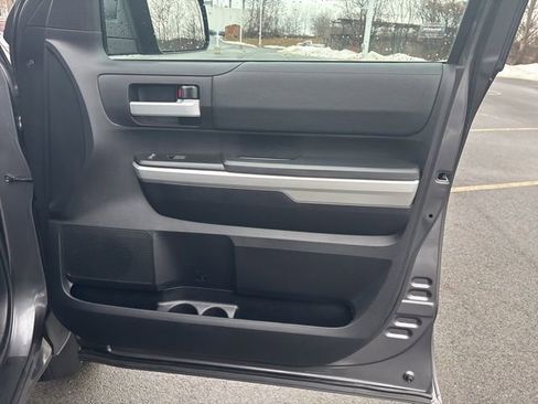 Used 2016 Toyota Tundra SR5 image 9