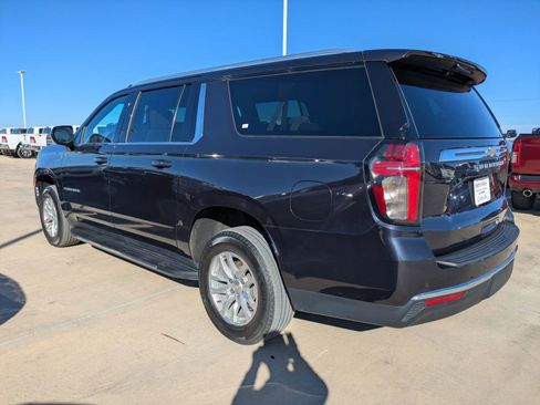 Used 2023 Chevrolet Suburban LT image 6