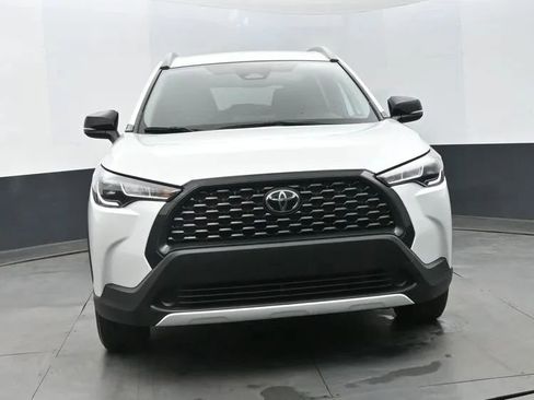 Used 2025 Toyota Corolla Cross LE FWD image 3