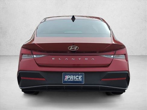 Used 2024 Hyundai Elantra SEL image 6