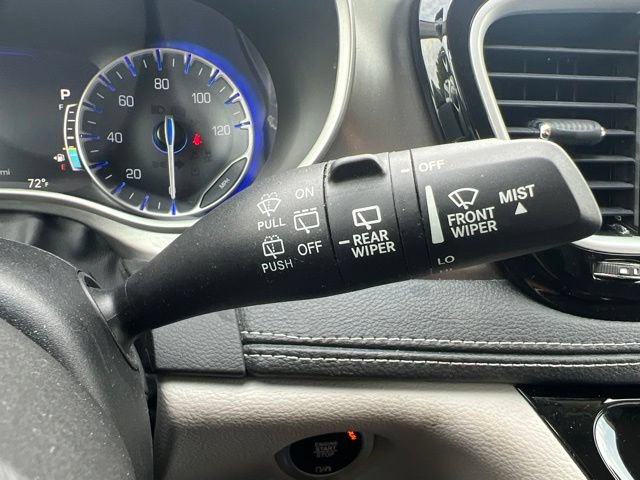 Used 2023 Chrysler Pacifica Touring-L AWD/4WD image 24