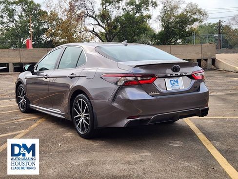 Used 2023 Toyota Camry SE image 8