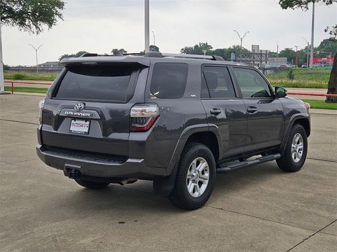 Used 2022 Toyota 4Runner SR5 Premium image 8