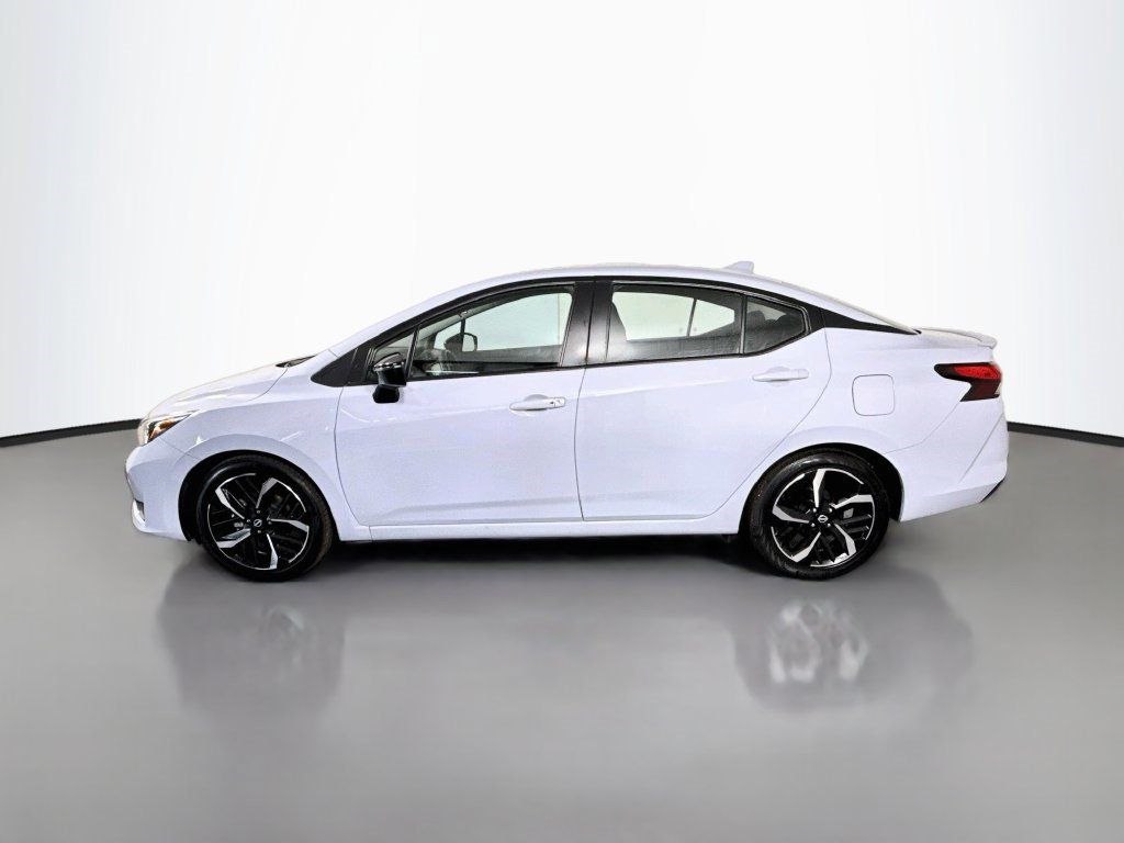 Used 2025 Nissan Versa SR FWD image 6
