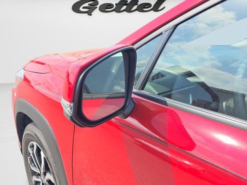 Used 2024 Toyota Corolla Cross SE image 11