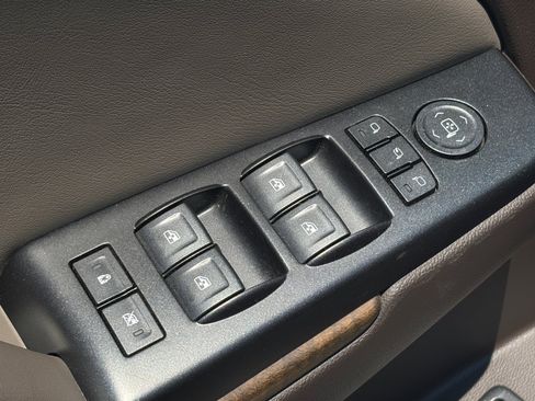 Used 2019 GMC Yukon Denali AWD/4WD image 16