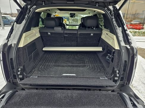 Used 2024 Land Rover Range Rover Long Wheelbase Autobiography image 18