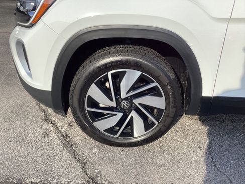 Used 2024 Volkswagen Atlas SE AWD/4WD image 9