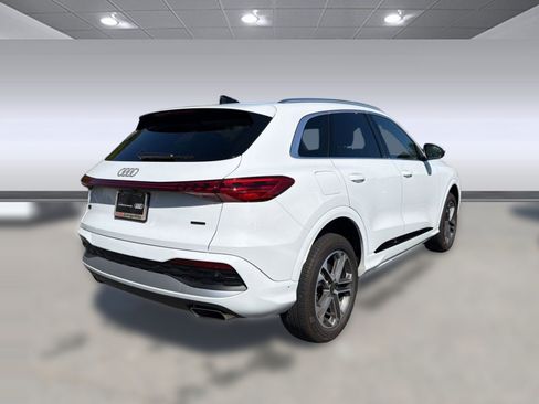 Used 2025 Audi Q5 Premium Plus w/ Premium Plus AWD/4WD image 9
