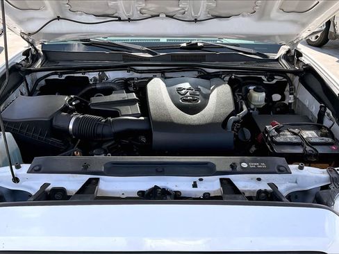 Used 2017 Toyota Tacoma Limited w/ Tow Package AWD/4WD image 9