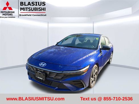 Used 2025 Hyundai Elantra Sport FWD image 3
