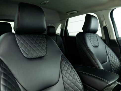 Used 2024 Ford Edge Titanium image 14