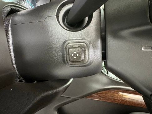 Used 2017 GMC Yukon SLT RWD image 24