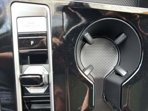 Used 2025 Volkswagen Atlas SEL AWD/4WD image 29