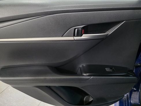 Used 2025 Toyota Camry SE image 11