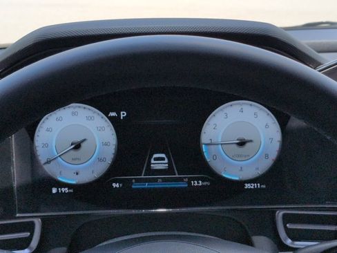 Used 2022 Hyundai Elantra Limited FWD image 29