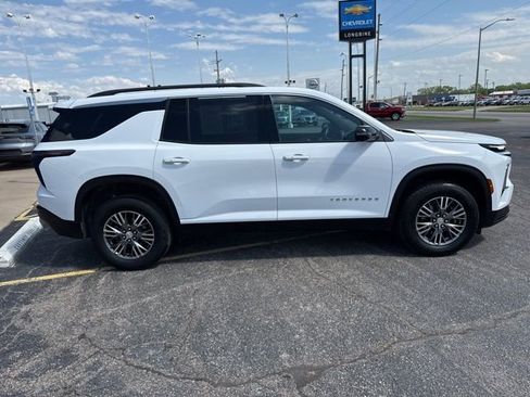 Used 2024 Chevrolet Traverse LT image 8