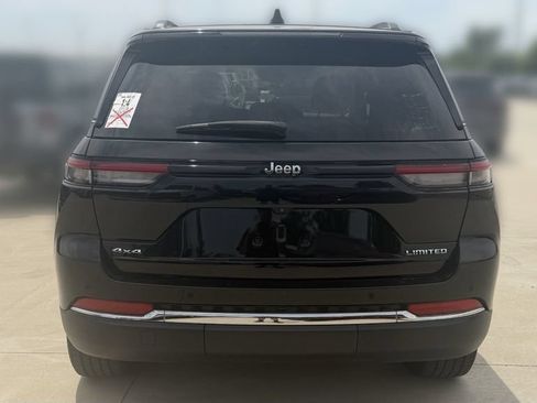 Used 2023 Jeep Grand Cherokee Limited w/ Trailer Tow Prep Group (B) AWD/4WD image 4