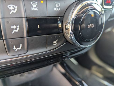 Used 2025 Chevrolet Trax LT w/ LT Convenience Package image 21