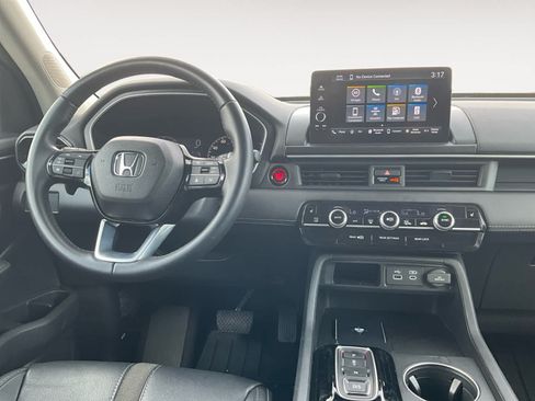 Used 2025 Honda Pilot EX-L image 10