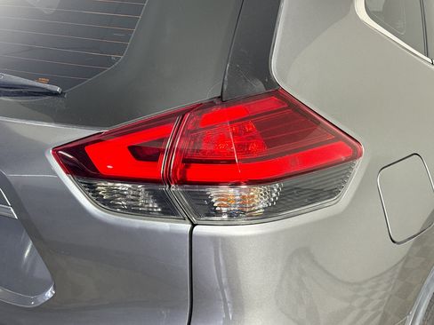 Used 2017 Nissan Rogue S FWD image 33