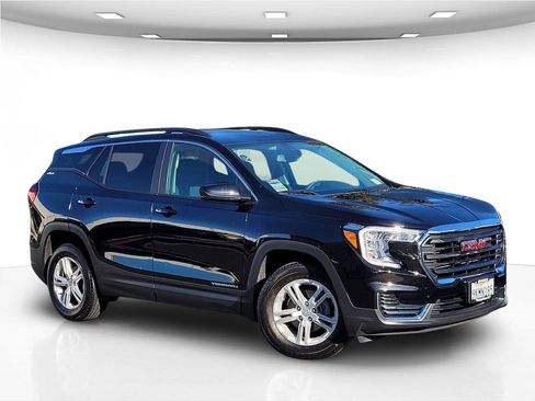 Used 2024 GMC Terrain SLE w/ Driver Convenience Package AWD/4WD image 2