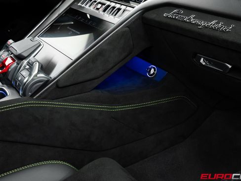 Used 2023 Lamborghini Urus Performante AWD/4WD image 43