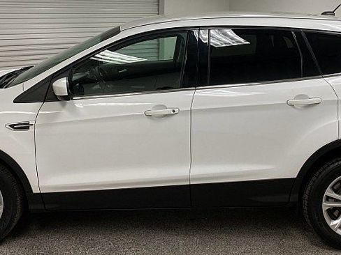 Used 2017 Ford Escape SE image 8