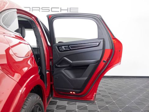 Certified 2023 Porsche Cayenne GTS AWD/4WD image 31