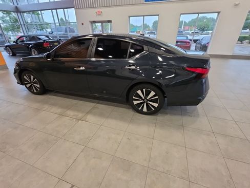 Used 2022 Nissan Altima 2.5 SV FWD image 14