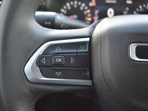 Used 2023 Jeep Compass Limited image 19