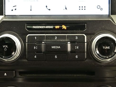 Used 2018 Ford F150 Lariat w/ Equipment Group 502A Luxury image 9