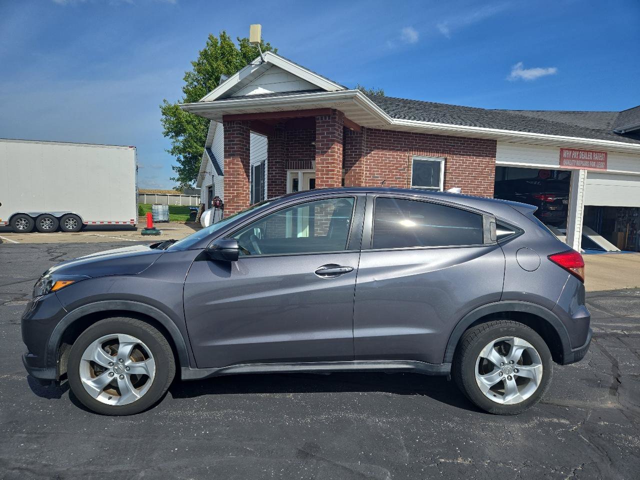 Used 2016 Honda HR-V EX image 2