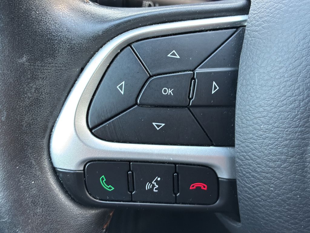 Used 2018 Jeep Compass Latitude w/ Popular Equipment Group FWD image 36