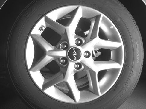 Used 2025 Kia Soul LX w/ LX Technology Package FWD image 14