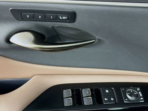 Used 2024 Lexus ES 350 w/ Premium Package image 23