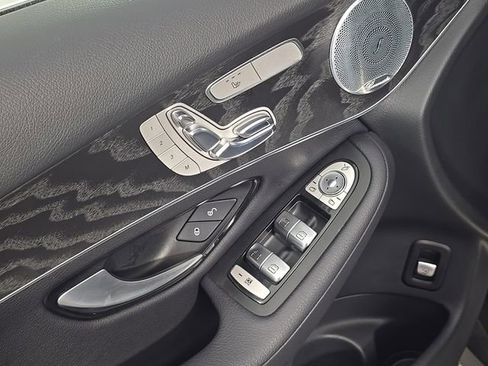 Used 2018 Mercedes-Benz GLC 300 4MATIC image 16