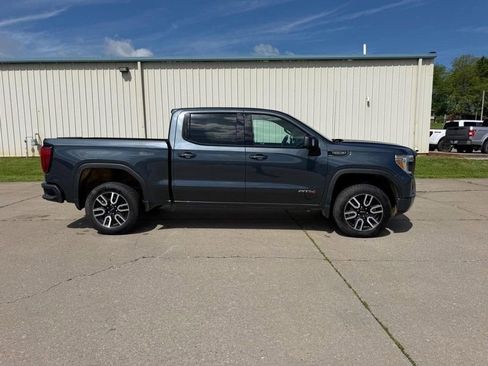 Used 2021 GMC Sierra 1500 AT4 w/ AT4 Preferred Package AWD/4WD image 2