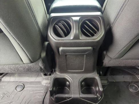 Used 2018 Jeep Wrangler Unlimited Sport image 21