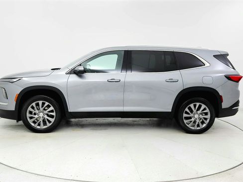 Used 2025 Buick Enclave Preferred FWD image 2