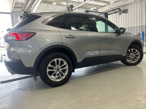 Used 2021 Ford Escape SE w/ Cold Weather Package image 9