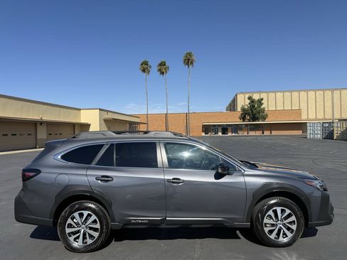 Used 2025 Subaru Outback Premium AWD/4WD image 8