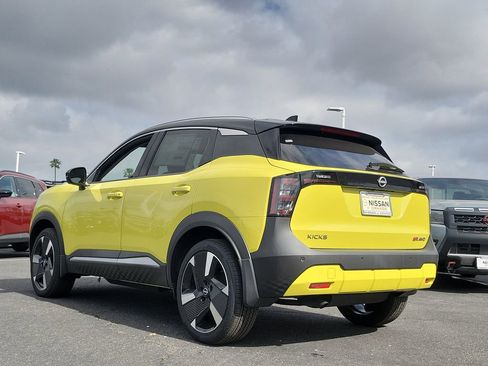 New 2025 Nissan Kicks SR image 2
