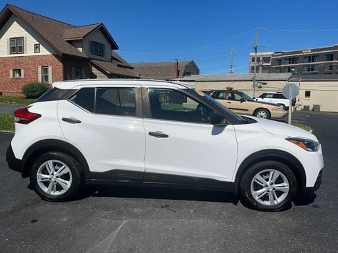 Used 2020 Nissan Kicks S FWD image 8