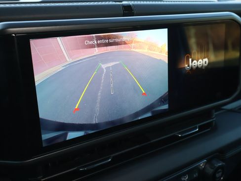 Used 2024 Jeep Wrangler Sahara image 5