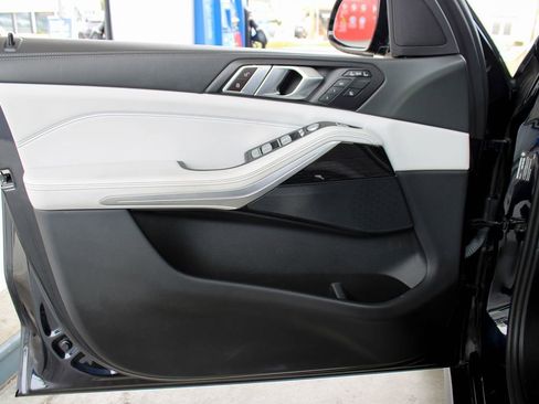 Used 2024 BMW X7 xDrive40i w/ M Sport Package AWD/4WD image 48