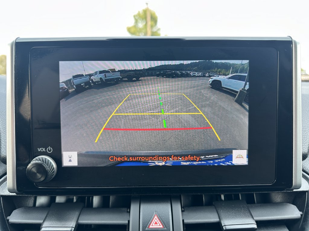 Used 2025 Toyota RAV4 XLE AWD/4WD image 17