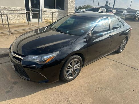 Used 2017 Toyota Camry LE image 3