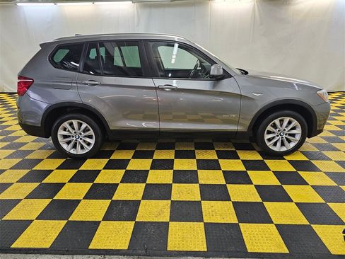 Used 2017 BMW X3 sDrive28i image 2